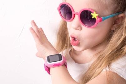 Auch kleine Mädchen lieben das coole neue Gadget.